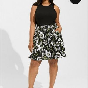 Torrid Daisy Challis Flowy Skirt Plus Size 3X NWT